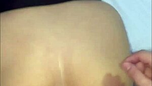 سائق تاكسي ليلاً يلمس ويضربني بقوة في غرفة النوم سريعاً