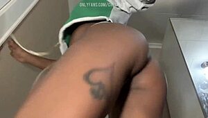 nellycantsay twerking in thong with bubble butt