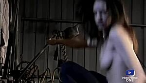 Kate and Alicia improvise anal and threesome