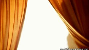 वाऊ, स्टनिंग इंडियन ब्यूटी नूड स्ट्रिप करती है क्यूट मूव्स से!