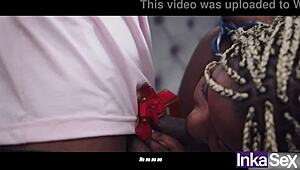 Κολομβιανή μαύρα με σούπερ μεγάλο κώλο γαμάει δύο κολλητούς γκέι