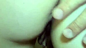 um cuzinho rosinha pronto pra fuder e encher de leitinho bem rápido.