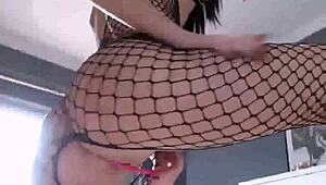 Máša se svléká jen pro vaše oči na sexywebgirl