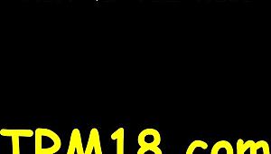 मैं इस बेब के सेक्सी ऑयल्ड बॉडी को वाइल्ड पीओवी में रब करना बंद नहीं कर सकता