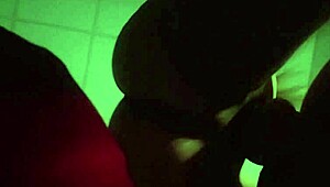 Novio pelilargo martilla a su novia transexual guapa