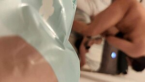 كام مخفي يلتقط رجل عجوز مع فتاة 18+ نيلا ك في عمل منزلي