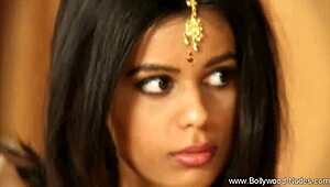 Wow, stunning indian beauty strips nude with cute moves!