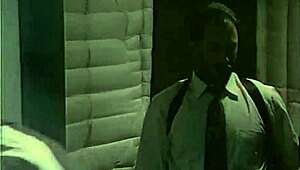 Calze di seta scatenano scopate selvagge in scena hardcore vintage