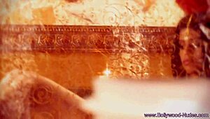 Wow, kecantikan India mempesona telanjang dengan gerakan imut!