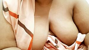 Indian Sexy Aunty With Big Tits