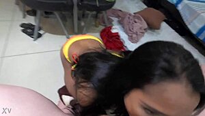 오렌지 비키니 섹시 레이디보이 데이지 펠라 항문섹스 준비?