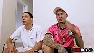 Titta hur maloqueiron suger polarns feta kuk