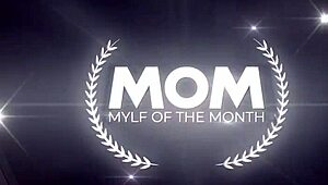 Zrzavá kuguara v červeném prádle dostává velký zadek a milf kundičku tepanou