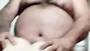 Horny Novinha Fucks Coroa While Talking to Boyfriend