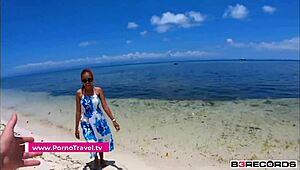 Public Beach Blowjob Turns Into Hardcore Fuck With Girlfriend Under the Sun