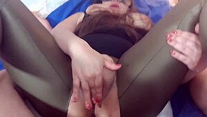 My neighbor in leggings accepts money for intimacy