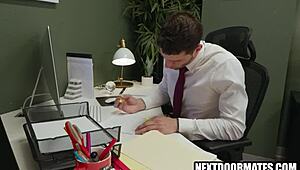 Married man hooks up for gay sex after office