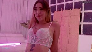 Colombian girl wants to get chosen on a casting.