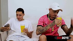 Titta hur maloqueiron suger polarns feta kuk