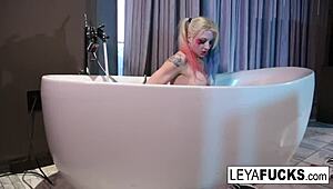 Leya falcon stimulates her ass with the tub shower head