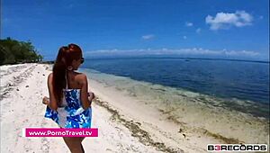 Public Beach Blowjob Turns Into Hardcore Fuck With Girlfriend Under the Sun