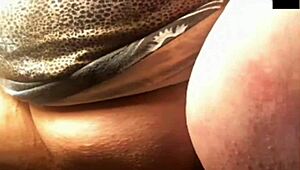 Mature lady plays solo on cam