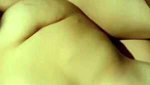 Sitter svart kar i hvit kjærestes fitte?