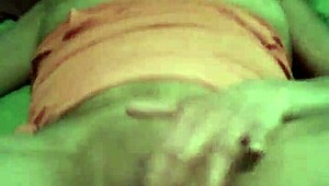 Finger fucking that cheating slut milf 😏