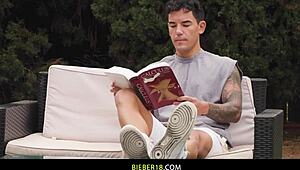 ライヤー・オーエンズとJC・ハントの濃厚絡みシーン