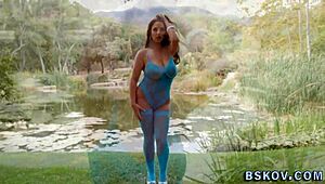 Masturbująca busty suka analnie walona monstrualnym kutasem sperma w usta