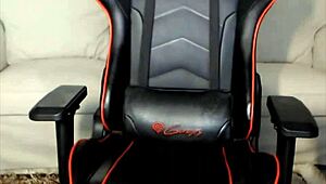 Cam Girl Feels Overwhelmed By Vibrator And Toys On Her Feet