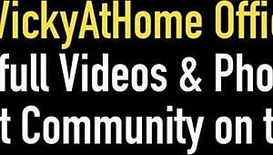 Vicky Vette fucks Julia Ann's pussy with strap-on 😈