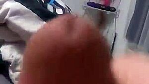 Hey, se denne trans pige stønne med en varm udblæsning. Fed solo action lige for dig på mobil