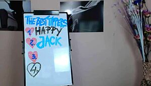 Hej, glej to punco, ki se masturbira na camu, tako vroča in mokra, prsti globoko v pički 😍💦