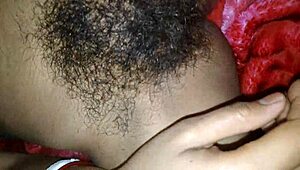 Indijska bhabi sa lepom pičkom dobija brzu jebu i anal sa prstom i drkanjem