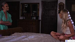 Stepmom Licks Stepdaughter's Pussy in Muff Diving