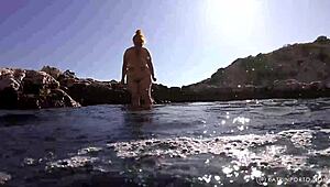 why is this bbw flashing her hairy pussy in public?