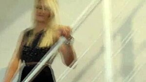 wanna see an amateur blonde teen get oral from an old guy?