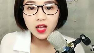 korean beauty with short hair livestreams on uplive
