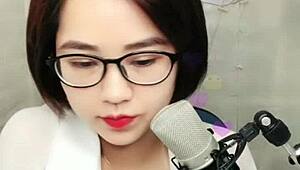 korean beauty with short hair livestreams on uplive