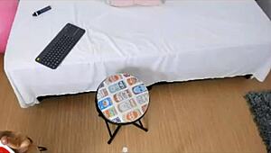 cam-girl sucks and fucks sex-toys live on webcam