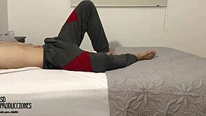 Mi Hermanastra Me Da Un Masaje Caliente Parte 1