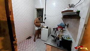 מזיינים חורגת באנאלי במטבח!