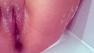 Bitch, Masturbate That Pussy In The Bath!