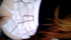 Follando en el Salon con Colegiala de Gran Culo Primeriza