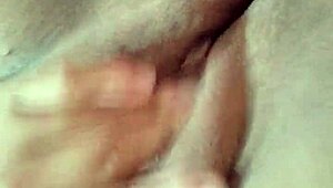 Novinha Tarada Gozando Na Siririca