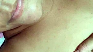 Novinha Tarada Gozando Na Siririca