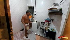 מזיינים חורגת באנאלי במטבח!