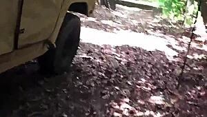 Hva gjør en tatovert 18+ jente på webcam første gang? Militære vibber hjemme.