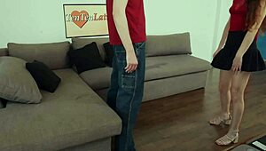 Латино танцьорка мадама чука и показва слабото си тийн тяло за теб.